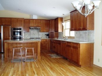 деревянный пол на кухне