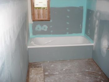 подготовка ванной к укладке плиткой