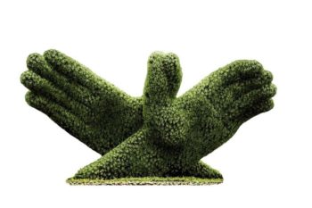Топиранная фигура из искусственной травы