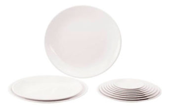 Набор белых тарелок