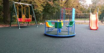 Детская площадка. Каким должно быть покрытие