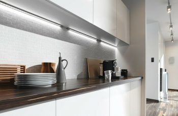 LED-лампы из акриловых стержней на кухне